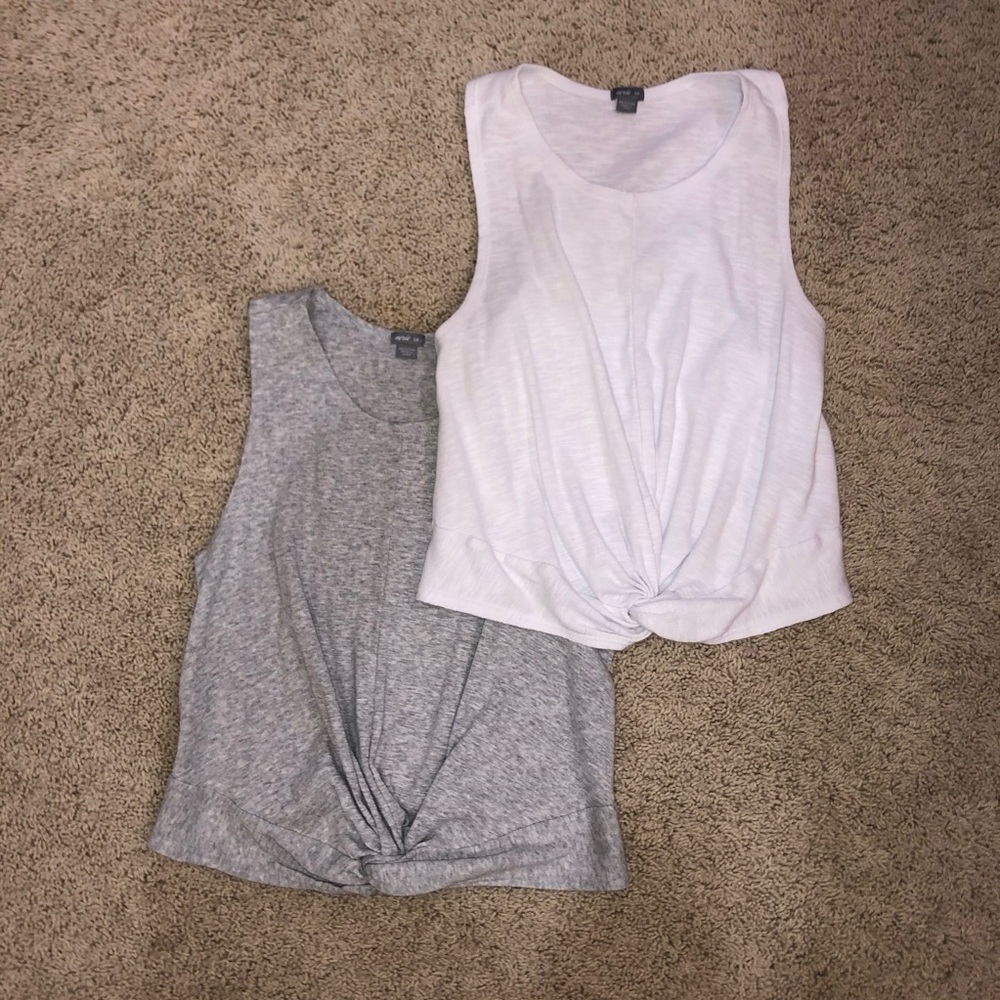 2 SET Aerie Front Knot Cropped White & Gray Tank